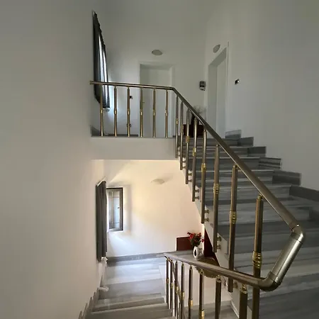 Italian Style Apartment *