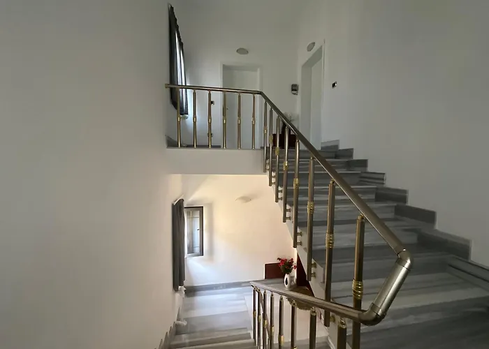 Italian Style Apartment *